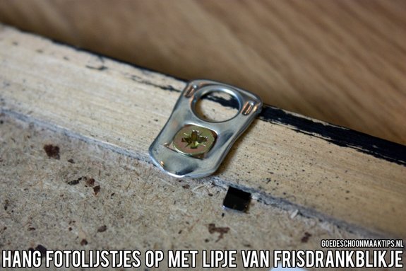 Fotolijstjes ophangen met lipjes van frisdrankblikjes