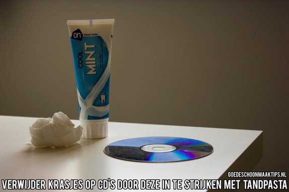 Verwijder krasjes op CD's met tandpasta